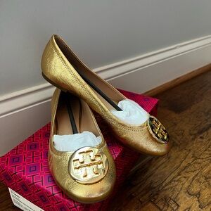 NWT. REVA TORY BURCH FLATS